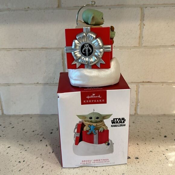 Star Wars The Mandalorian GROGU Greetings Hallmark 2022 Sound & Motion Ornament - Picture 3 of 12